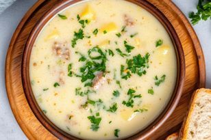 Ta zupa przetrwała czasy głodu i wojen. Do dziś jemy ją w Polsce w wyjątkowe dni