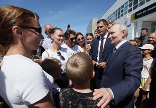 Kremlin propaganda portrayed Putin's Siberia trip as series of "spontaneous" encounters