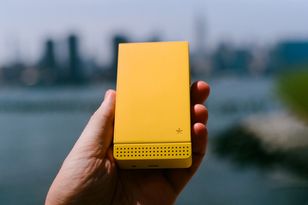 Light Flip za 299 dol. — składany telefon bez Instagrama i przeglądarki