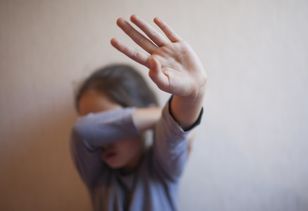 Sprzedają dzieci w internecie? Europejscy śledczy mówią o ustaleniach