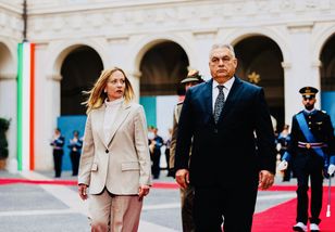 "Fake newsy atakują". Doradca Orbana wściekły na włoskie media