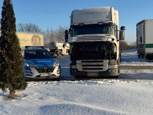 Ciężarówka 3 dni stała na parkingu. W środku 57-latek i szron