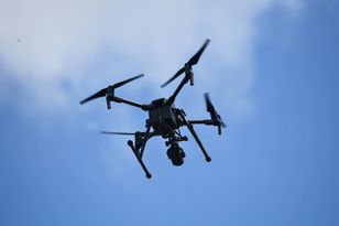 Dron spadł na teren jednostki wojskowej. Jest zatrzymany