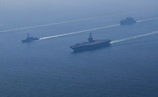 Iran o uderzeniu w amerykański lotniskowiec. "Atak czterema rakietami"