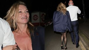 Roześmiana Kate Moss wtulona w ochroniarza wybiega z after party Gucci (ZDJĘCIA)