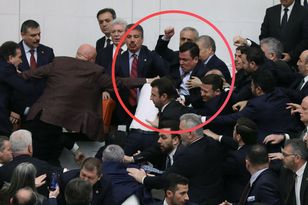 Bijatyka w tureckim parlamencie. Pięści poszły w ruch, są nagrania