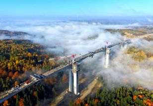 Gigantyczna estakada na góruje nad doliną. Jest najwyższa w Polsce