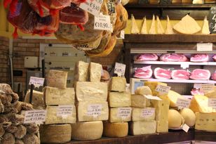 Słynne sery tracą smak. Producenci przyznają. To efekt suszy i upałów