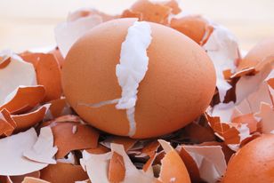 Add lemon slices to boiling water for eggs that peel effortlessly