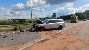 Motocyklista z zakazem sądowym zginął na drodze między Żukowem a Glinczem