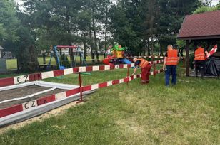 Ziemia zapadła się przy przedszkolu w Trzebini — dzieci ewakuowane
