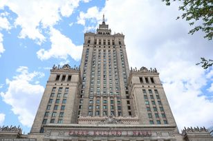 31-year-old man dies after falling 10 metres at Warsaw's Palace of Culture