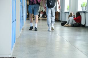 Przemoc w szkołach. "Uczniowie wolą być pobici niż wykluczeni"
