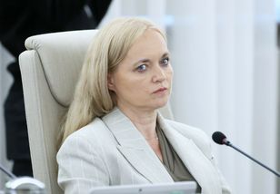 Polish government eyes 0.25% levy on alcohol and tobacco sales to fund public health