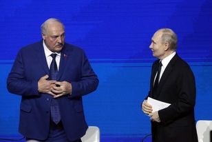 Łukaszenka osobiście wizytuje armię. Propagandowy pokaz siły przy granicy