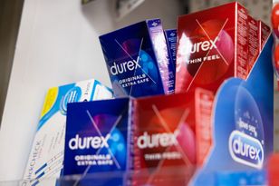 Wojna w Iranie wchodzi do łóżka. Producent prezerwatyw ostrzega