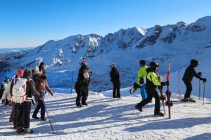 Ferie bez tłumów. Wiadomo, gdzie jeżdżą polscy narciarze