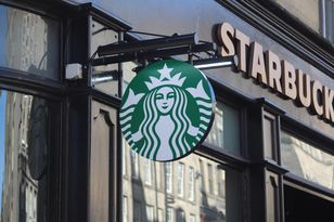 Zwolnienia grupowe w Starbucksie. Pytamy, co z polskimi pracownikami