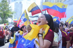 Wenezuelczycy na emigracji świętują pojmanie Nicolasa Maduro