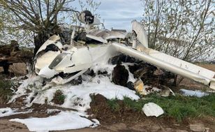 Awaryjne lądowanie samolotu pod Poznaniem. Maszyna się przewróciła