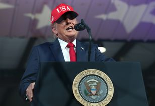 Trump grozi atakami na Iran. "Muszę podjąć decyzję, czy chcę ich unicestwić"