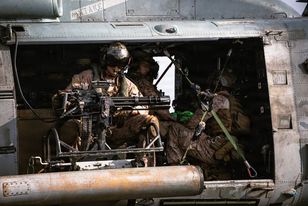 CENTCOM rozpoczął uderzenia na Iran. W tle zestrzelenie śmigłowca