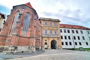 Season 3 of "1670" on Netflix — filmed at Piast Castle in Brzeg