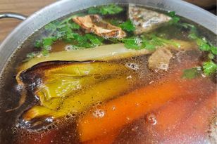 Dodaj dwie sztuki do rosołu. Żadne kostki i maggi nie będą potrzebne