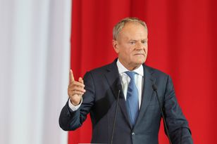 Tusk z apelem do uczniów. "Nie ulegnijcie trendowi"