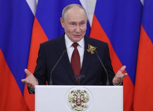 Putin wyciąga rękę do rozejmu? Ekspert: "To typowa gra"