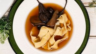 Na Wigilię moja ciocia robi specjalną zupę z makaronem. Wszyscy się nią zachwycają