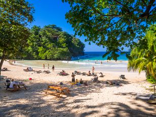 Lazurowa woda i rajskie plaże. Ceny robią wrażenie