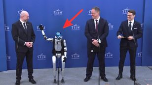 Słynny robot w Sejmie. "Wnoszę o podwyżki dla Straży Marszałkowskiej"