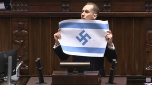 Awantura w Sejmie. Berkowicz wyciągnął flagę Izraela ze swastyką