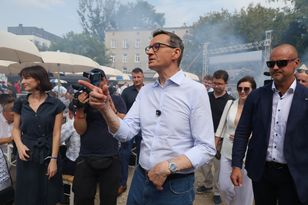 Morawiecki zachwycony grillem. "Fenomenalna atmosfera"