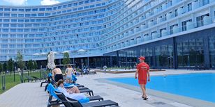 Hotel Gołębiewski w Pobierowie wciąż wzbudza emocje — "gigant na wybrzeżu"