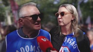 Teachers protest outside PM's office after Nawrocki vetoes e-register law