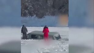 Wstrząsające nagranie z Rosji. Bus zatonął pod lodem