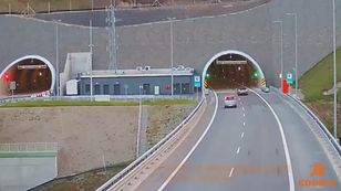 Szokujące nagranie z S1. Kierowca zawraca tuż przed tunelem