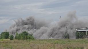 Koniec górniczej ery w Jastrzębiu — wieża szybu Jas II wysadzona dynamitem