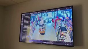 Taranowała auta na stacji paliw. Mamy nagranie z monitoringu