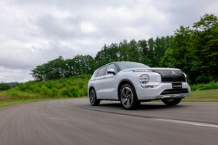 Mitsubishi Carisma - Dane Techniczne, Spalanie, Opinie, Cena | Autokult.pl