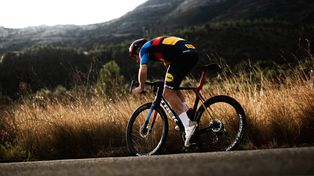 Rowerem w Polskę: Jaki rower szosowy wybrać na aktywny urlop?