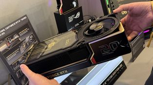 RTX 5090 w wersji jubileuszowej. ASUS stworzył kartę, obok której trudno przejść obojętnie