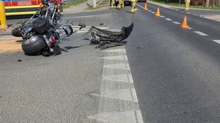 Potrącenie motocyklisty w Drobinie. Sprawcy uciekli z miejsca zdarzenia i porzucili pojazd!