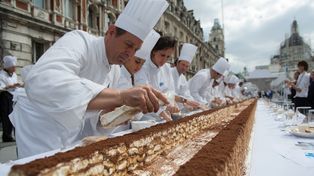 Najdłuższe tiramisu świata powstało w Londynie. Włoscy szefowie kuchni pobili rekord