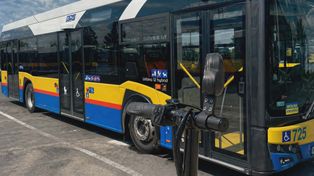 Płock: Zderzenie hulajnogi z autobusem na ul. Wyszogrodzkiej. Policja apeluje o ostrożność!
