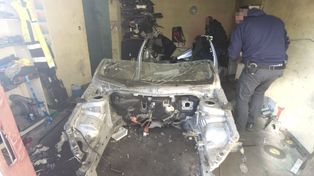 Dziupla rozbita pod Warszawą. Kradziona toyota z Berlina i dziesiątki części w rękach policji