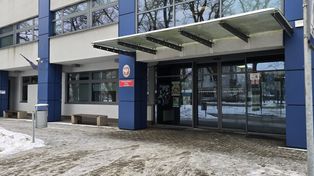 Nietrzeźwy kierowca zatrzymany przez policję – pasażer okazał się osobą poszukiwaną