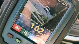 102 km/h w terenie zabudowanym. 66-latka straciła prawo jazdy